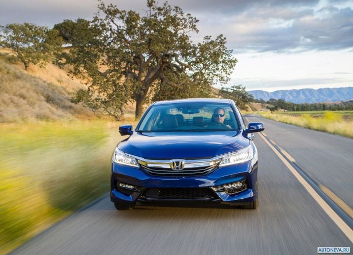 2017 Honda Accord Hybrid - фотография 43 из 77