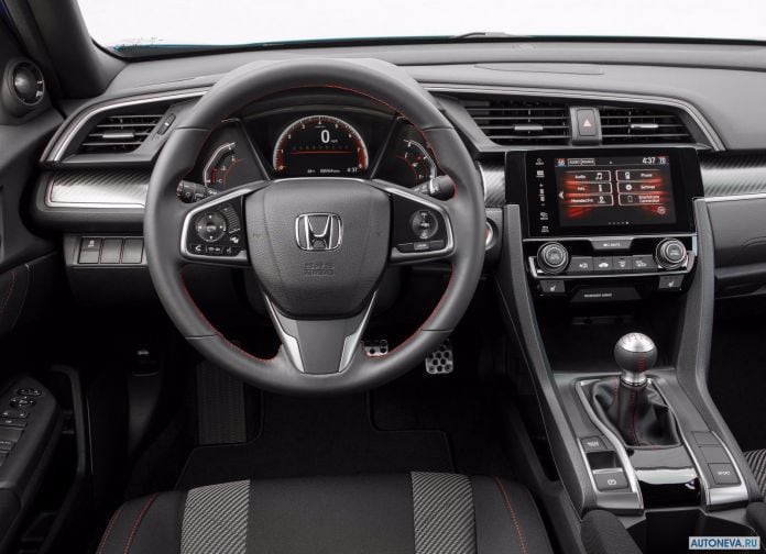 2017 Honda Civic Si Sedan - фотография 56 из 97
