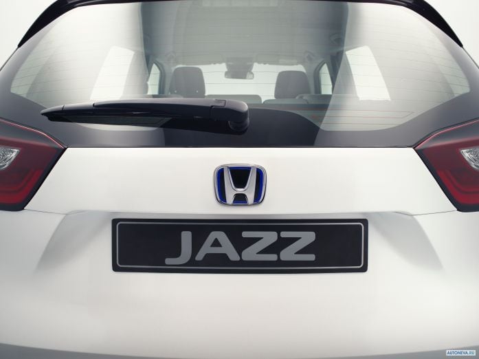 2020 Honda Jazz e:HEV Basic - фотография 17 из 18
