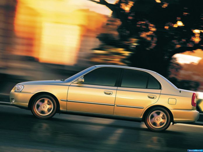 2000 Hyundai Accent - фотография 2 из 17