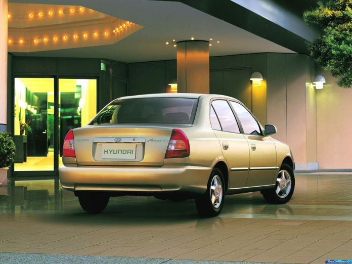 2000 Hyundai Accent - фотография 3 из 17