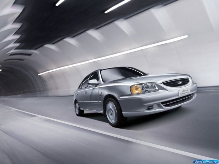 2000 Hyundai Accent - фотография 11 из 17 2000 Hyundai Accent - фотография 11 из 17