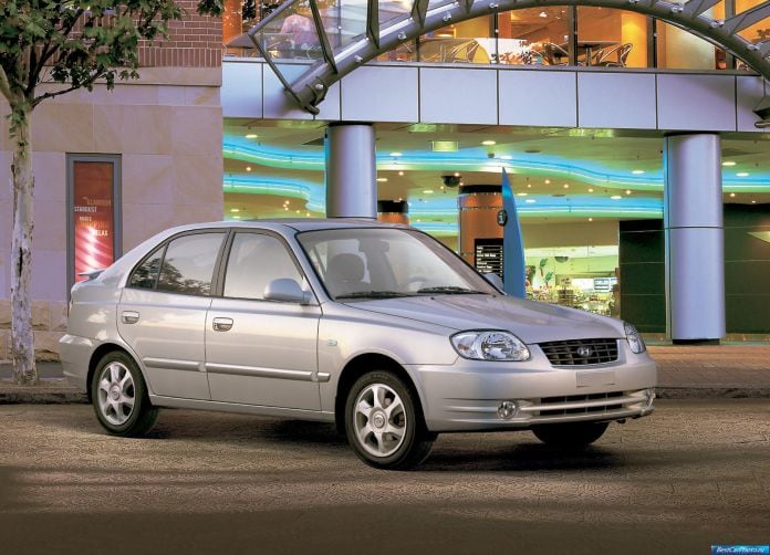2004 Hyundai Accent - фотография 3 из 18
