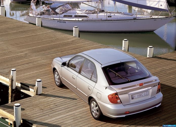 2004 Hyundai Accent - фотография 4 из 18