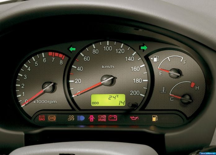 2004 Hyundai Accent - фотография 8 из 18
