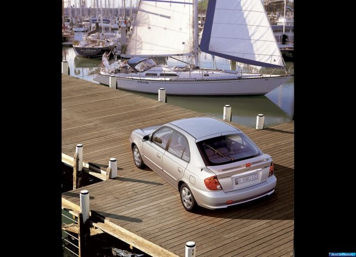 2004 Hyundai Accent - фотография 13 из 18