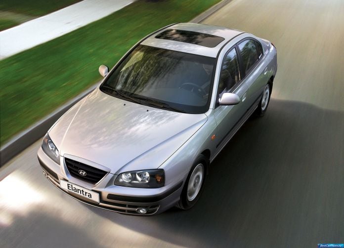 2004 Hyundai Elantra - фотография 2 из 20