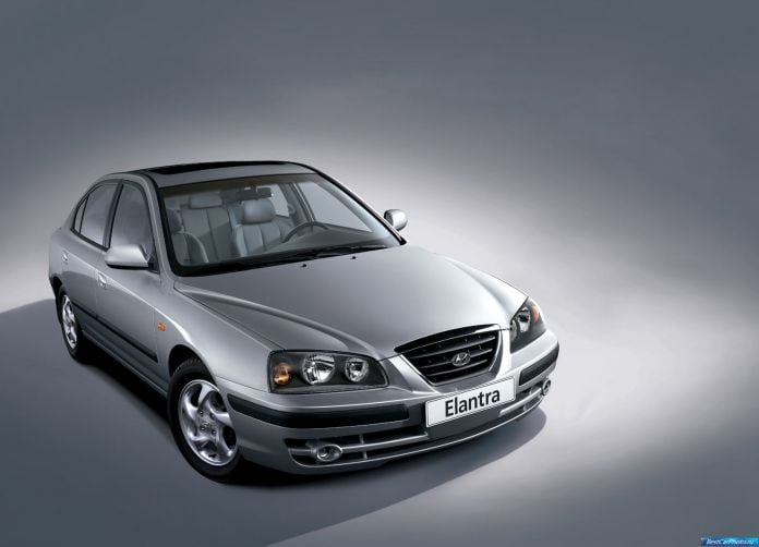 2004 Hyundai Elantra - фотография 3 из 20