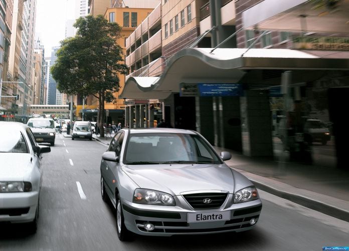 2004 Hyundai Elantra - фотография 4 из 20