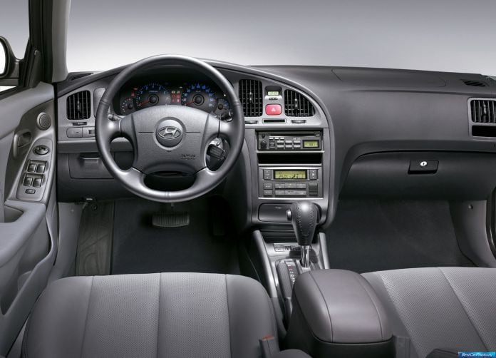 2004 Hyundai Elantra - фотография 10 из 20 2004 Hyundai Elantra - фотография 10 из 20