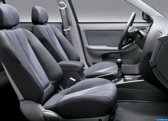 2004 Hyundai Elantra - фотография 11 из 20 2004 Hyundai Elantra - фотография 11 из 20