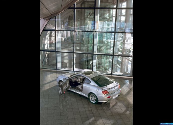 2005 Hyundai Coupe - фотография 33 из 37 2005 Hyundai Coupe - фотография 33 из 37