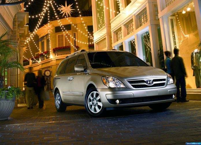 2007 Hyundai Entourage - фотография 1 из 26