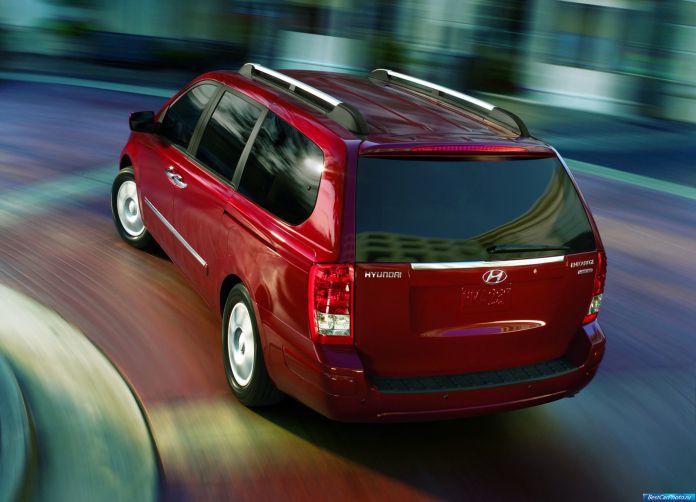 2007 Hyundai Entourage - фотография 4 из 26