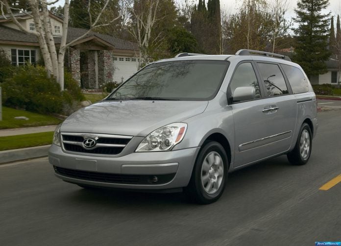 2007 Hyundai Entourage - фотография 5 из 26