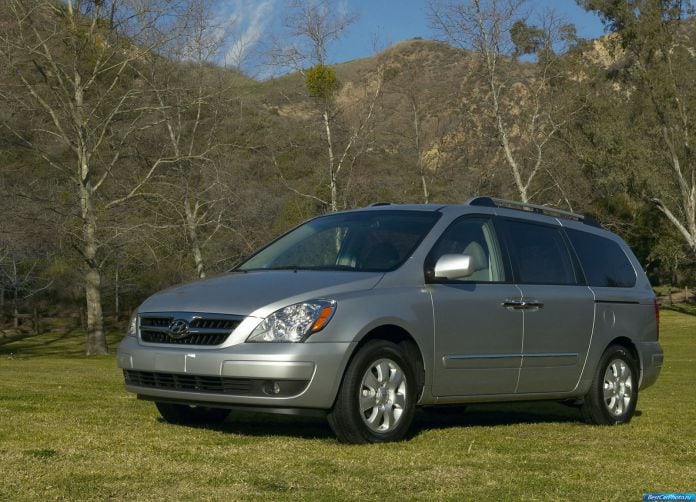 2007 Hyundai Entourage - фотография 7 из 26