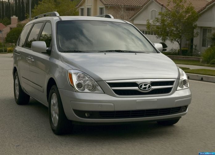 2007 Hyundai Entourage - фотография 8 из 26