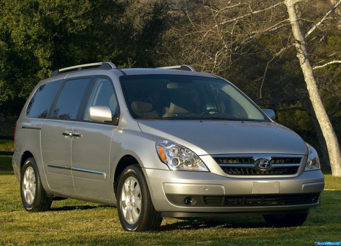 2007 Hyundai Entourage - фотография 9 из 26