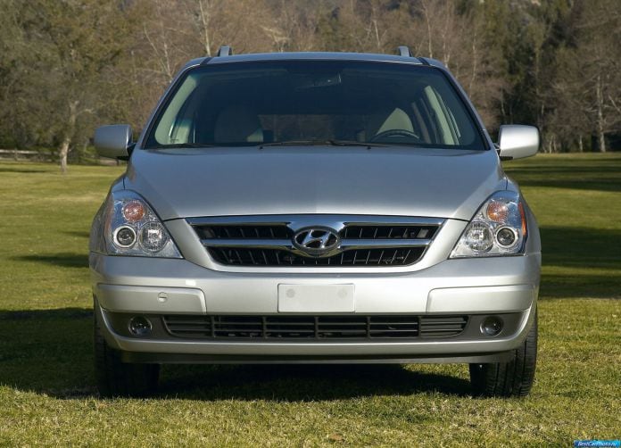 2007 Hyundai Entourage - фотография 11 из 26