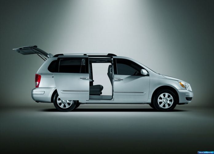 2007 Hyundai Entourage - фотография 12 из 26