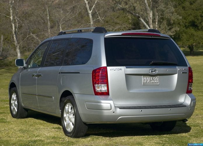 2007 Hyundai Entourage - фотография 13 из 26