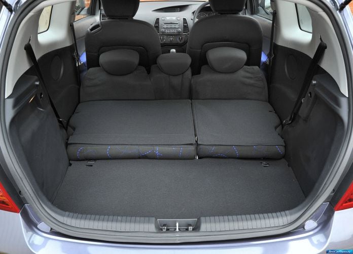 2009 Hyundai i20 3-door - фотография 28 из 31 2009 Hyundai i20 3-door - фотография 28 из 31