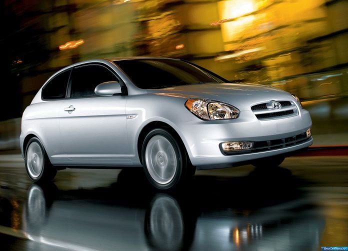 2010 Hyundai Accent - фотография 2 из 19