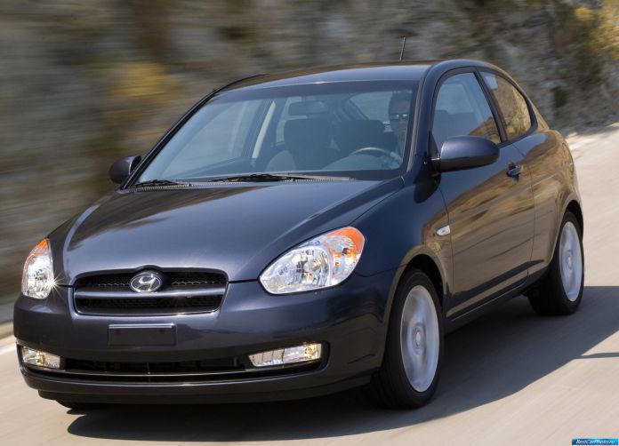 2010 Hyundai Accent - фотография 8 из 19