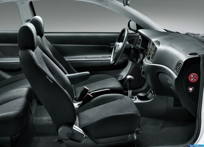 2010 Hyundai Accent - фотография 15 из 19 2010 Hyundai Accent - фотография 15 из 19
