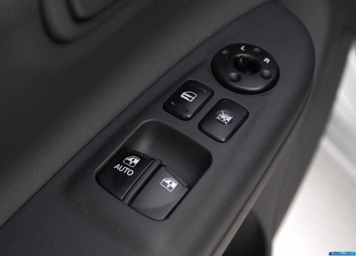 2010 Hyundai Accent - фотография 16 из 19 2010 Hyundai Accent - фотография 16 из 19