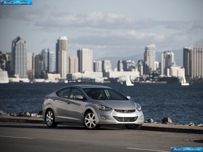 2011 Hyundai Elantra - фотография 9 из 26