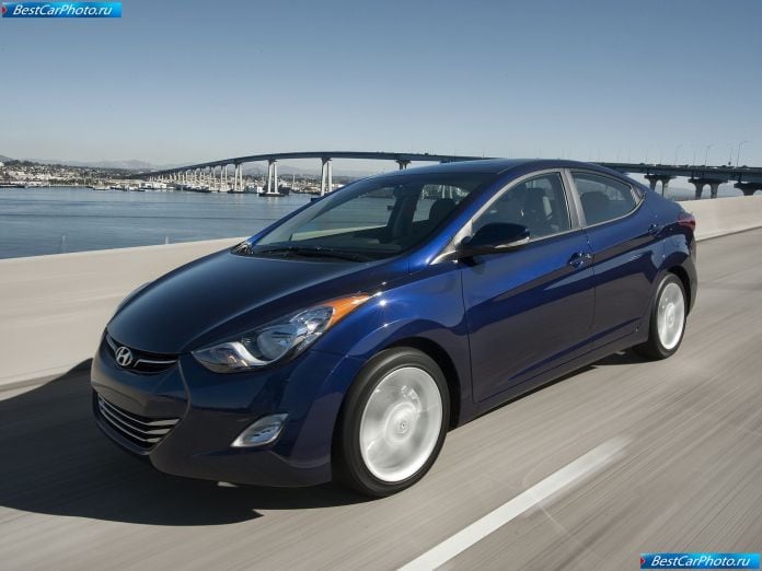 2011 Hyundai Elantra - фотография 10 из 26