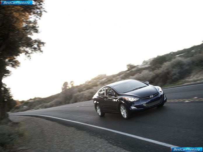 2011 Hyundai Elantra - фотография 12 из 26