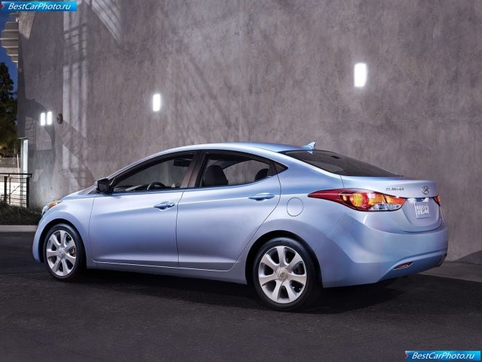 2011 Hyundai Elantra - фотография 14 из 26