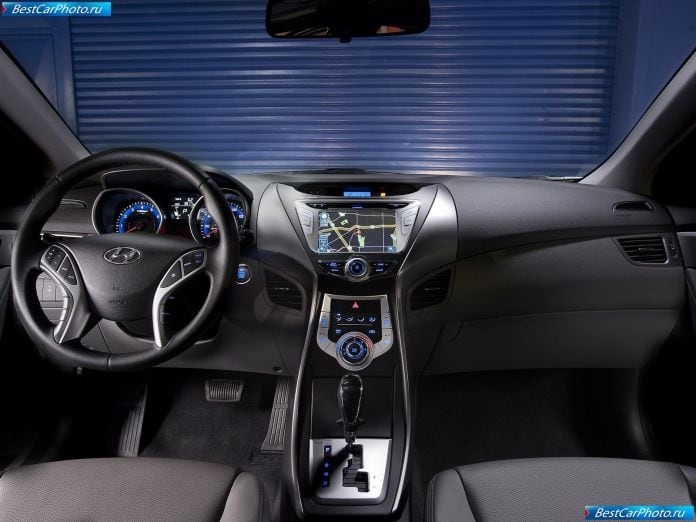 2011 Hyundai Elantra - фотография 18 из 26