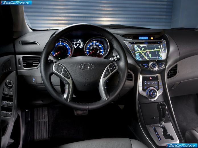 2011 Hyundai Elantra - фотография 19 из 26