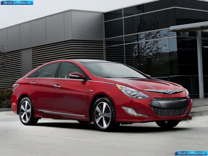 2011 Hyundai Sonata Hybrid - фотография 2 из 32