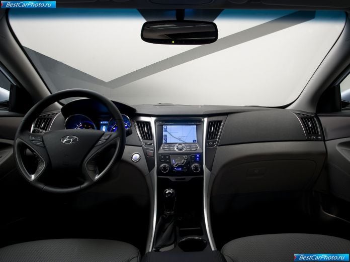 2011 Hyundai Sonata Hybrid - фотография 17 из 32