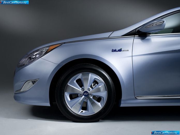 2011 Hyundai Sonata Hybrid - фотография 20 из 32 2011 Hyundai Sonata Hybrid - фотография 20 из 32