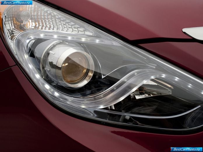 2011 Hyundai Sonata Hybrid - фотография 25 из 32