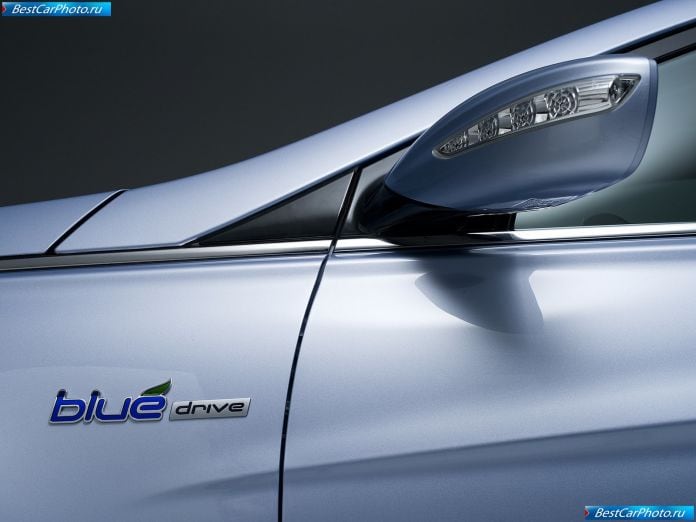 2011 Hyundai Sonata Hybrid - фотография 28 из 32 2011 Hyundai Sonata Hybrid - фотография 28 из 32