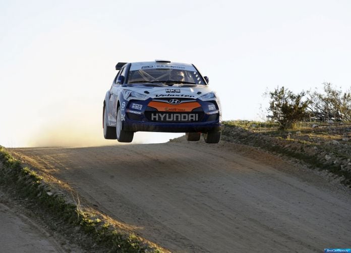 2011 Hyundai Veloster Rally Car - фотография 12 из 21