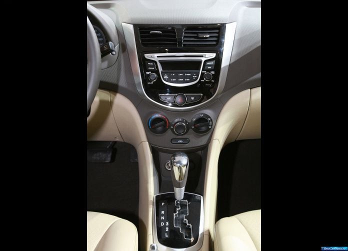 2011 Hyundai Verna - фотография 14 из 14