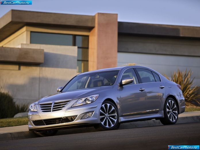 2012 Hyundai Genesis - фотография 1 из 30