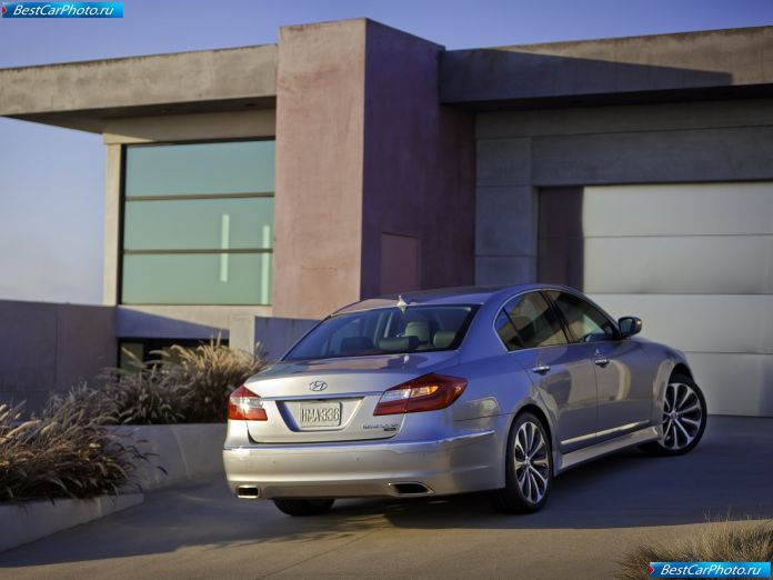 2012 Hyundai Genesis - фотография 14 из 30