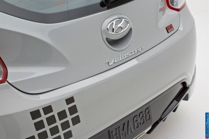 2012 Hyundai Veloster ReMix Edition - фотография 13 из 18