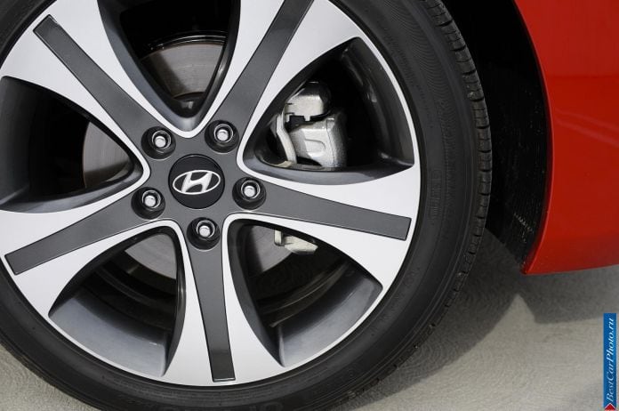 2013 Hyundai Elantra Coupe - фотография 4 из 18
