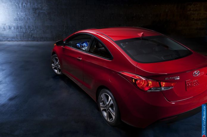 2013 Hyundai Elantra Coupe - фотография 7 из 18 2013 Hyundai Elantra Coupe - фотография 7 из 18