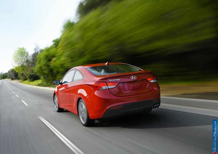 2013 Hyundai Elantra Coupe - фотография 10 из 18