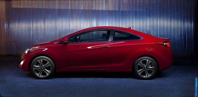 2013 Hyundai Elantra Coupe - фотография 12 из 18